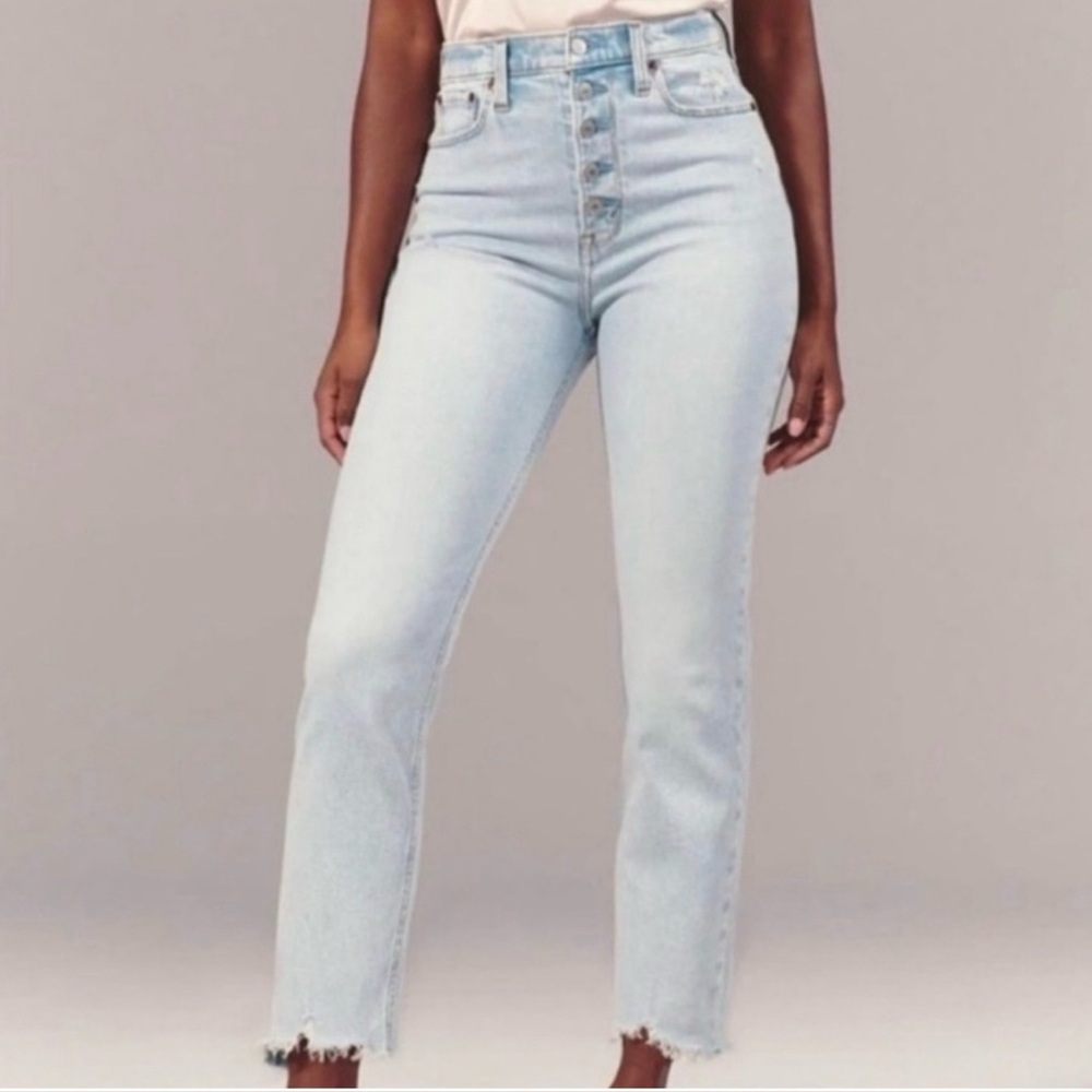 A&F Ultra High Rise Ankle Straight Leg Stretch Light Wash Jeans Women’s Size 26 - Picture 2 of 9